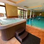 Dorina Wellness Apartman شقة