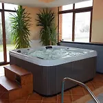 شقة Dorina Wellness Apartman