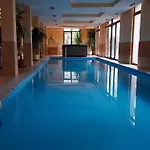 شقة Dorina Wellness Apartman *