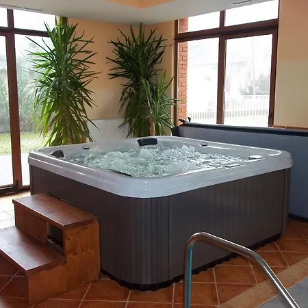 شقة Dorina Wellness Apartman